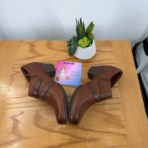 Clarks Valarie 2 May heeled ankle boots in dark tan leather 7.5